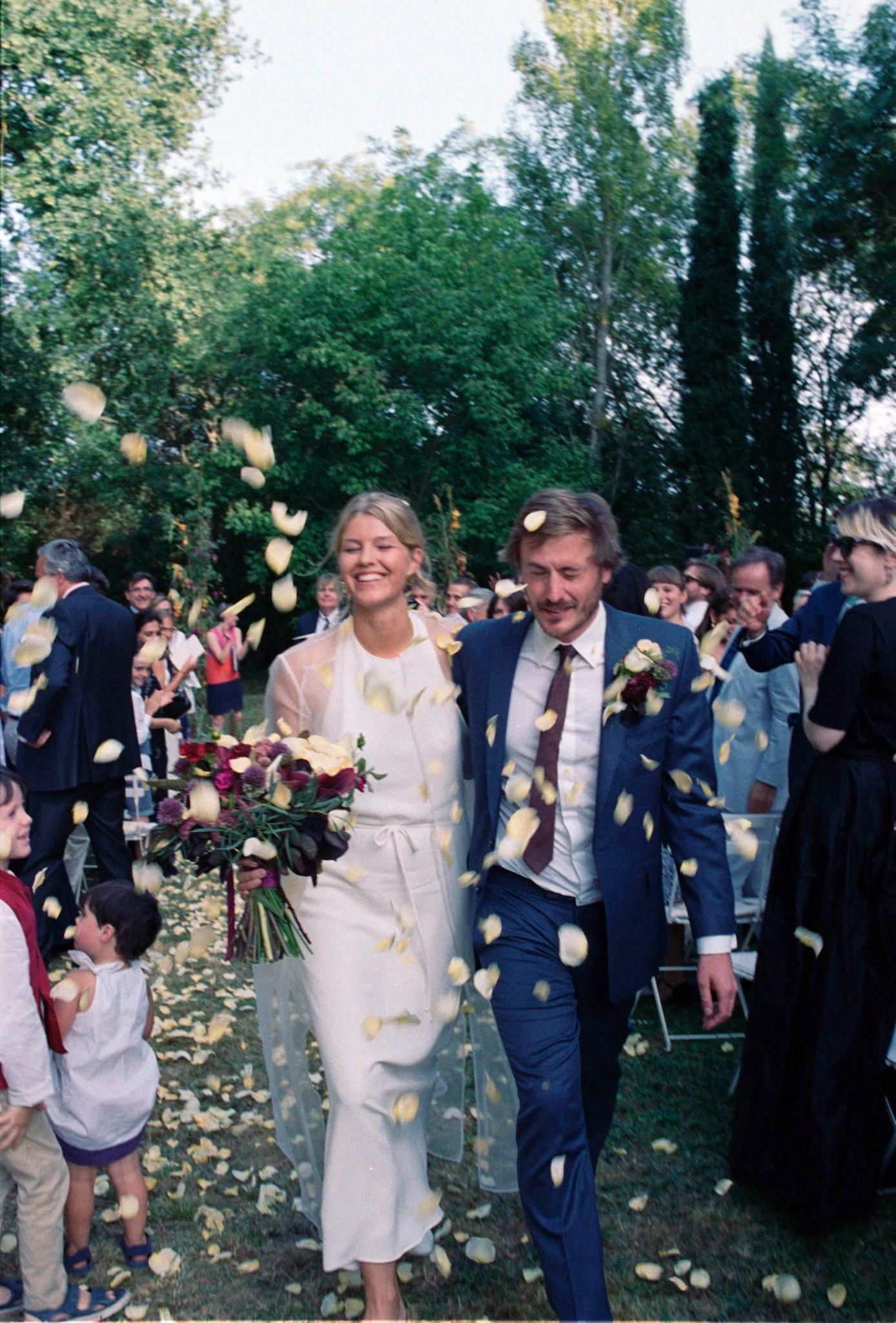 Wedding couple beneath confetti.