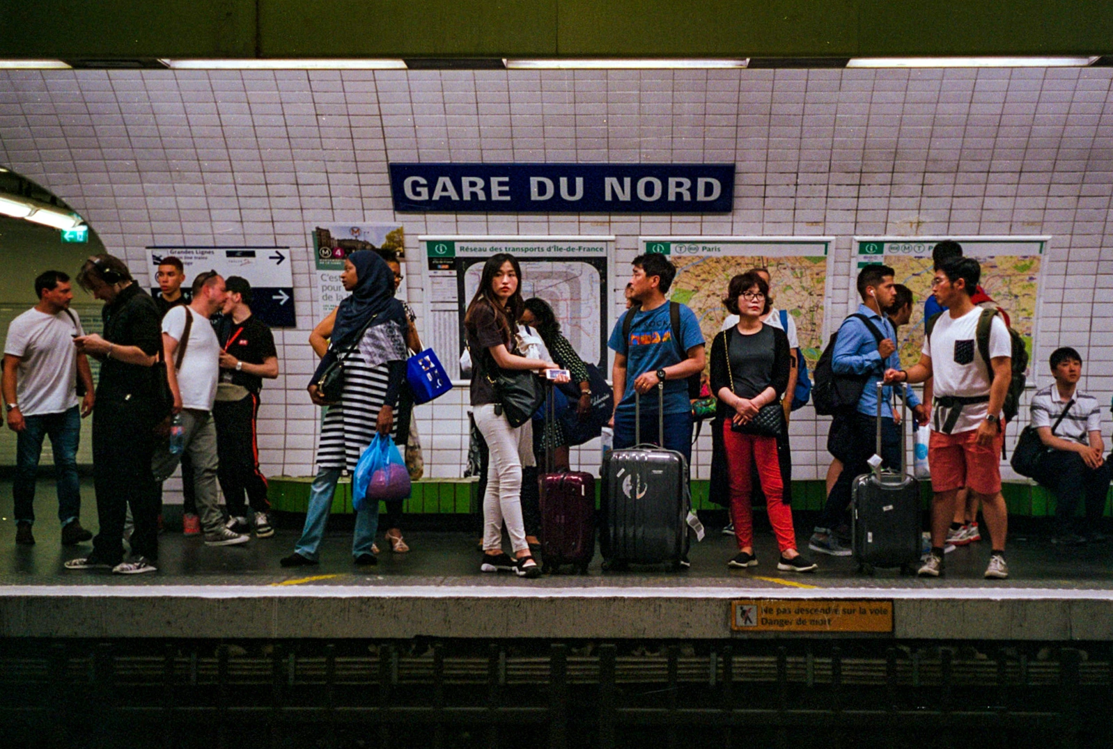 Group on Gare du Nord platform.